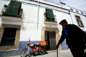 Brozas  Spanien  ein alter Mann