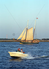 Warnemuende  Schiffe und Boote der Hanse Sail 2004