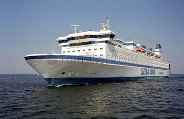 Rostock  die Faehre -GTS Finnjet- der Silja Line bei der Hanse Sail 2004