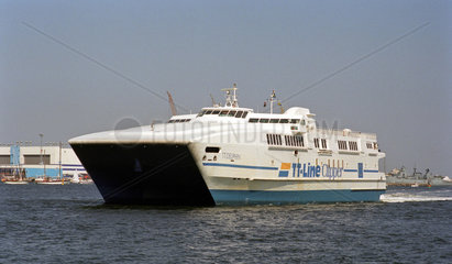 Rostock  die Faehre HSC Delphin der TT-Line bei der Hanse Sail 2004