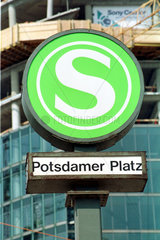 S-Bahnschild Potsdamer Platz  Berlin  Deutschland