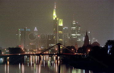 Frankfurt am Main  Skyline  Nachtaufnahme  Deutschland