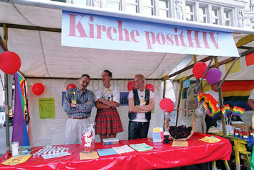 Informationsstand der Homosexuellen zum Thema Kirche und Aids  Berlin  Deutschland