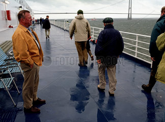 Touristen an Deck einer Faehre der Reederei Color Line