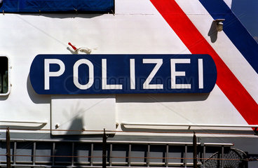 Warnemuende  Detailaufnahme eines Polizeischildes