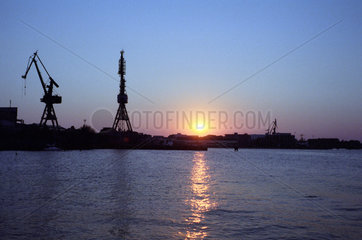 Rostock  Sonnenuntergang auf dem Fluss Warnow