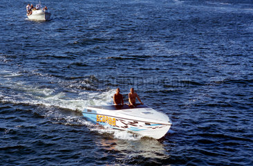 Warnemuende  ein Motorboot faehrt in den Hafen ein