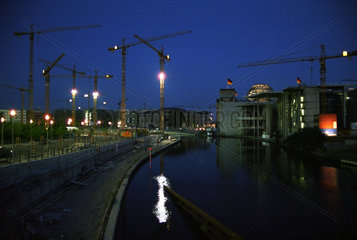 Baustelle am Reichstag bei Nacht  Berlin  Deutschland
