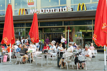 McDonald's am Bahnhof Zoo  Berlin  Deutschland