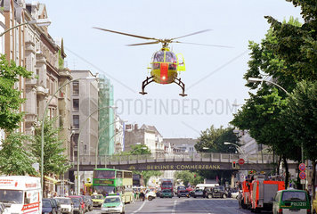 ADAC-Hubschrauber beim Rettungseinsatz  Berlin  Deutschland
