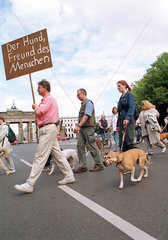 Demonstration der Kampfhundbesitzer  Berlin  Deutschland
