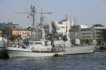 Rostock  Deutschland  die Bundeswehr Fregatte S 73 Hermelin auf der Warnow