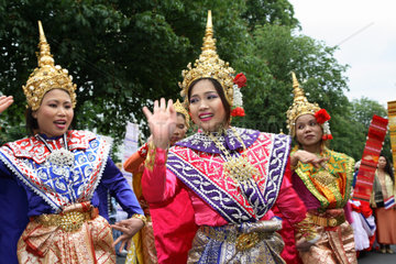 Berlin  Gruppe Thai-Smile auf dem Karneval der Kulturen