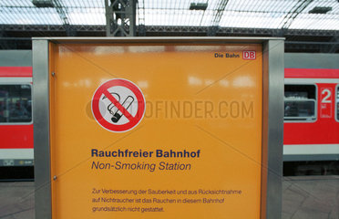Leipzig  Hinweisschild Rauchfreier Bahnhof