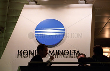 Hannover  CeBIT 2005  Schriftzug des Kameraherstellers Konica Minolta
