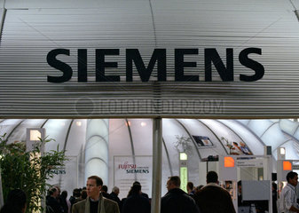 Hannover  CeBIT 2005  Logo der SIEMENS AG