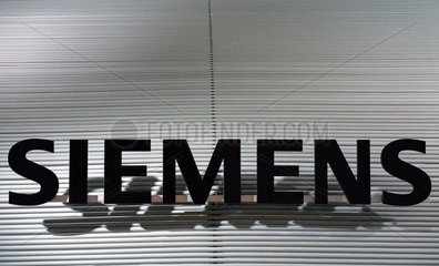 Hannover  CeBIT 2005  Logo der SIEMENS AG