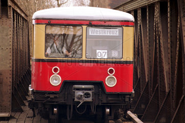 Berlin  Deutschland  eine S-Bahn frontal