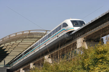 Shanghai  Magnetschwebebahn Transrapid an der Station