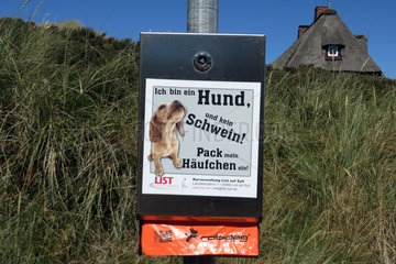 Sylt  Deutschland  Tuetenspender fuer Hundekot