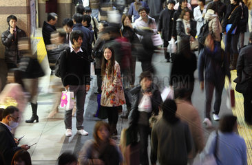 Tokio  Japan  Menschen in Bewegung