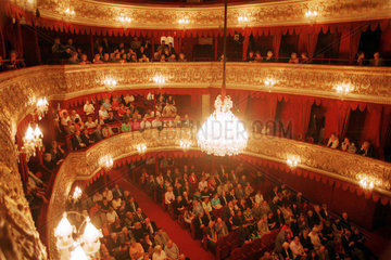 Wien  Oesterreich  Publikum im -Theater in der Josefsstadt-