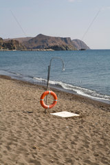 Skala Eressou  Griechenland  Stranddusche mit Rettungsring
