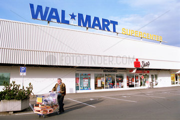 Bremen  Deutschland  Filiale der amerikanischen Supermarktkette WAL-MART
