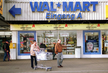 Bremen  Deutschland  Filiale der amerikanischen Supermarktkette WAL-MART