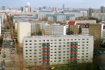 Deutschland  Plattenbauten in Berlin-Mitte