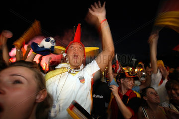 Fussballfans WM 2006: Feiernde deutsche Fans
