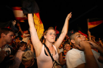 Fussballfans WM 2006: Feiernde deutsche Fans
