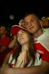 Fussballfans WM 2006: Polnisches Paar  sie betet