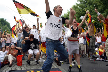 Fussballfans WM 2006: Jubelnde deutsche Fans zum Tor