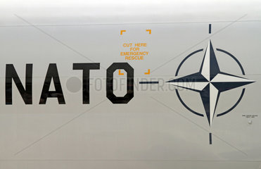 Schoenefeld  Deutschland  Schriftzug und Symbol der NATO