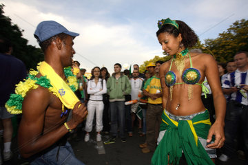 Fussballfans WM 2006: Tanzendes brasilianisches Paar