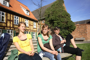 Jugendliche Maedchen in Stralsund