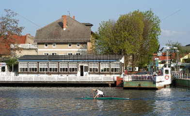 Caputh  Restaurant und Seilfaehre an der Havel