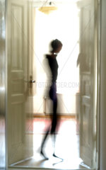 Silhouette einer schlanken Frau