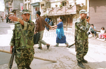Armee und Zivilbevoelkerung in Nepal