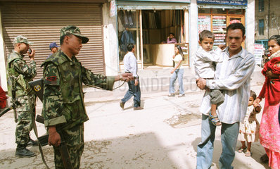 Armee und Zivilbevoelkerung in Nepal
