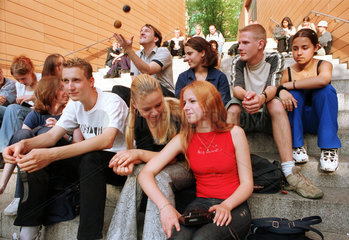 Berlin  Deutschland  Jugendliche beim Chatter-Treffen