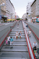 Wien  Oesterreich  Treppe einer Einkaufsstrasse