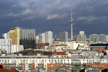Stadtuebersicht Berlin: Hochhaeuser und Fernsehturm