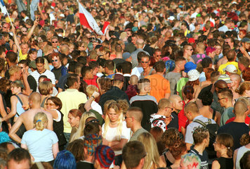 Berlin  Deutschland  Menschenmenge auf der Loveparade