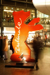Berlinale 2004: Roter Baer mit Schriftzug Berlinale