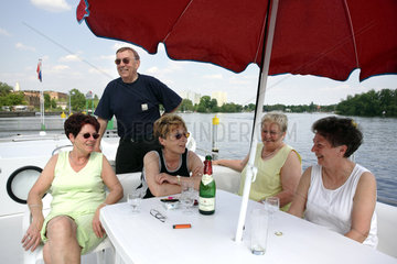 Rentner auf einem Boot in Potsdam