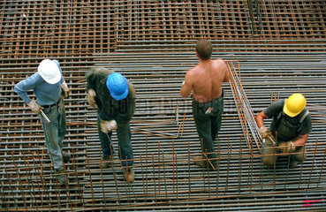 Bauarbeiter bei der Grundlegung