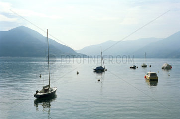 Boote auf dem Lago Maggiore in der Schweiz
