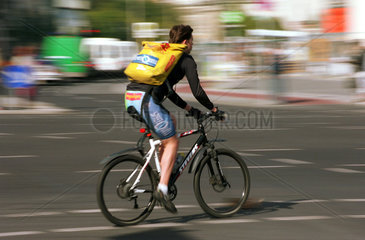 Fahrradkurier im Stadtverkehr